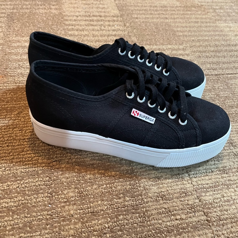 Women’s size 10 superego, like brand new.